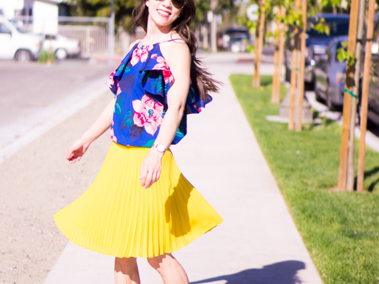 LOFT petite pleated yellow skirt petite 00 | Banana Republic floral cold shoulder ruffle top blue white | Petite fashion | Petite Style | M. Gemi Attorno sandals | best yellow skirt