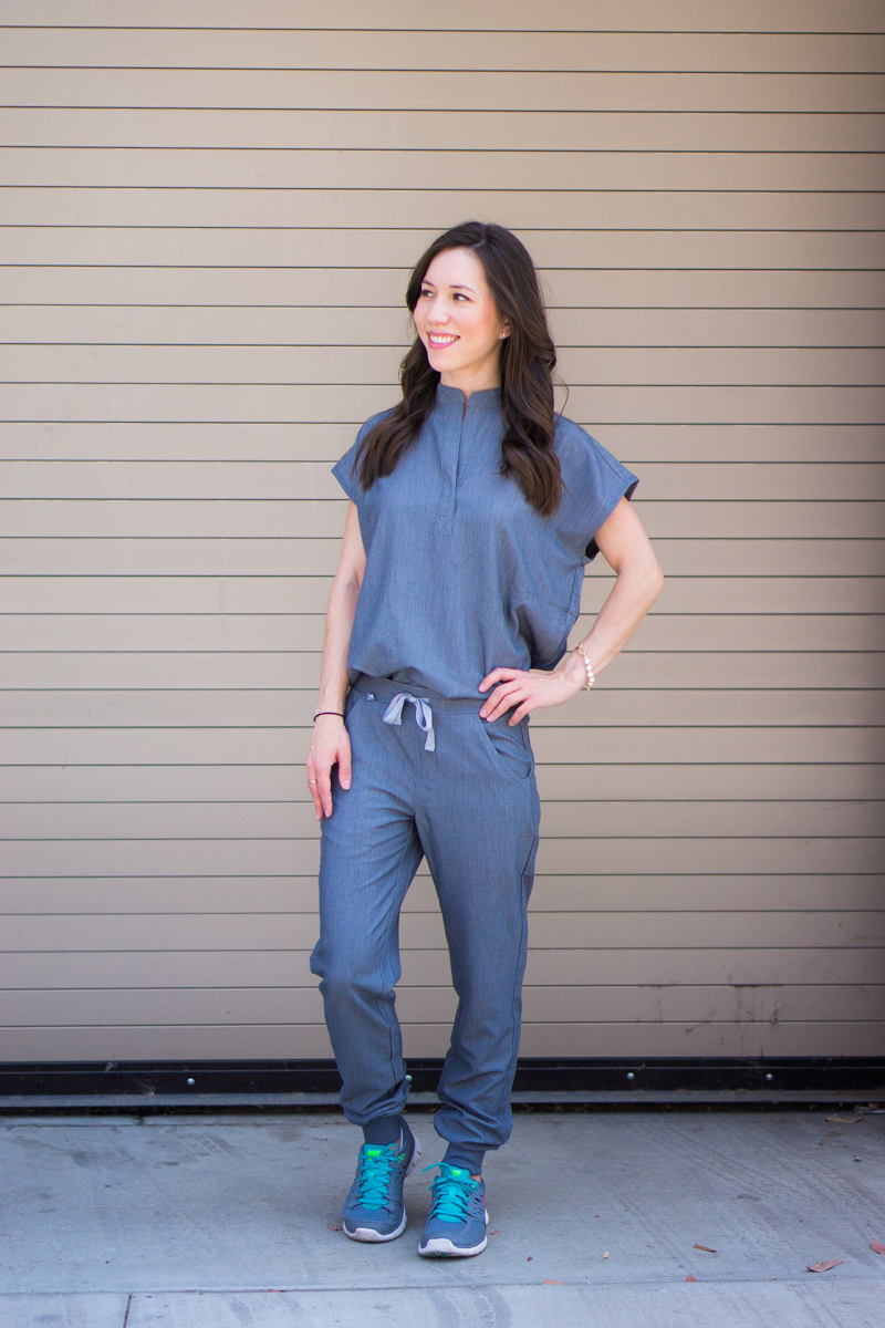 Honest Wear FIGS scrubs review | Zamora Jogger Scrub Pant | Rafaela Mandarin Collar Scrub Top | FIGS 20% off coupon code | Best jogger pants for women | Best Petite fashion and style blog | Jogger pants for errands, lounge wear, running errands | Fashion forward scrubs | Best scrub company