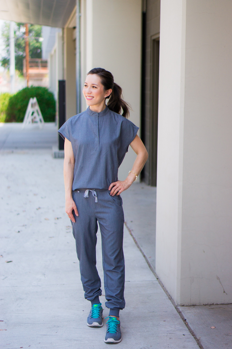 Honest Wear FIGS scrubs review | Zamora Jogger Scrub Pant | Rafaela Mandarin Collar Scrub Top | FIGS 20% off coupon code | Best jogger pants for women | Best Petite fashion and style blog | Jogger pants for errands, lounge wear, running errands | Fashion forward scrubs | Best scrub company