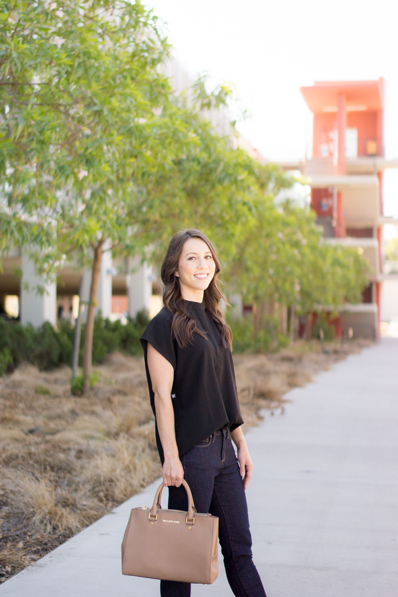 Honest Wear FIGS scrubs review | Zamora Jogger Scrub Pant | Rafaela Mandarin Collar Scrub Top | FIGS 20% off coupon code | Best jogger pants for women | Best Petite fashion and style blog | Jogger pants for errands, lounge wear, running errands | Fashion forward scrubs | Best scrub company