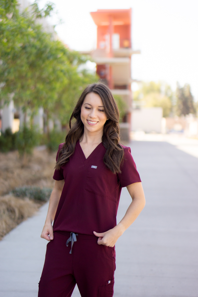 Honest FIGS Scrubs Review | Update on quality one-year later | Best scrubs | How do FIGS scrubs wear? Underscrubs tees, fleece jackets, vests, white coats, burgundy color, dark harbor, heather denim, chambray scrubs, white scrubs, pharmacist, doctor, physician, dentist, veterinarian