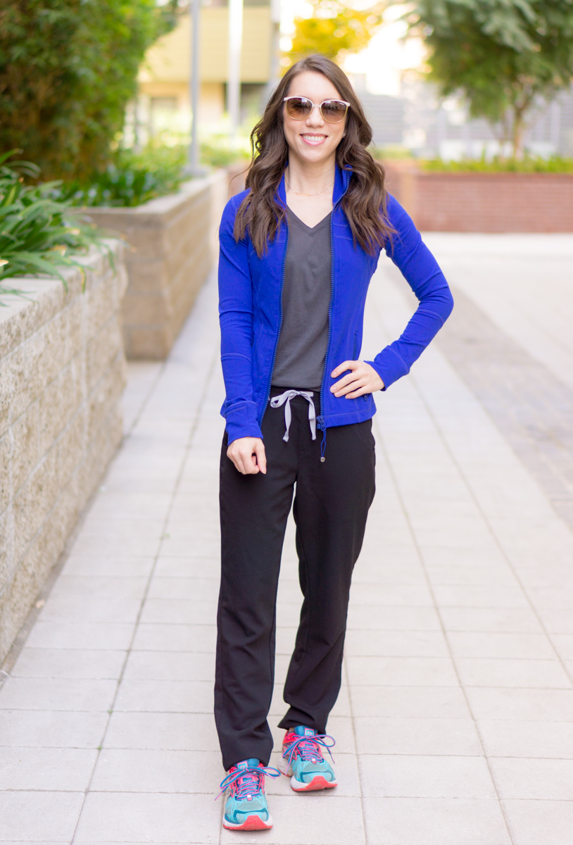 3 go-to travel outfits | What to wear on a plane | Comfy travel outfit ideas for women | Petite fashion style blog | holiday travel plans & guide | M. Gemi Cerchio sneakers review | Nordstrom street level Reversible tote | FIGS Jogger pants | underscrub tee | Bobeau wrap cardigan | dark wash jeans | striped tee | sweater blazer