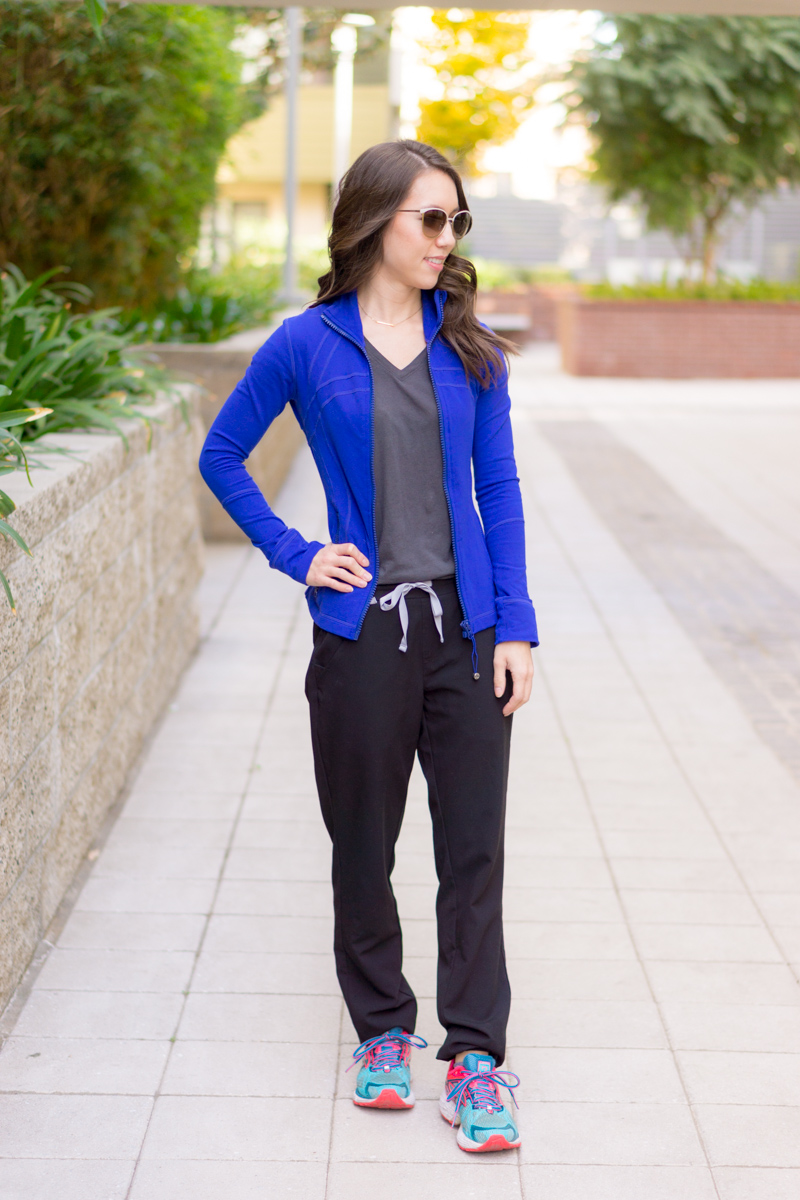 3 go-to travel outfits | What to wear on a plane | Comfy travel outfit ideas for women | Petite fashion style blog | holiday travel plans & guide | M. Gemi Cerchio sneakers review | Nordstrom street level Reversible tote | FIGS Jogger pants | underscrub tee | Bobeau wrap cardigan | dark wash jeans | striped tee | sweater blazer