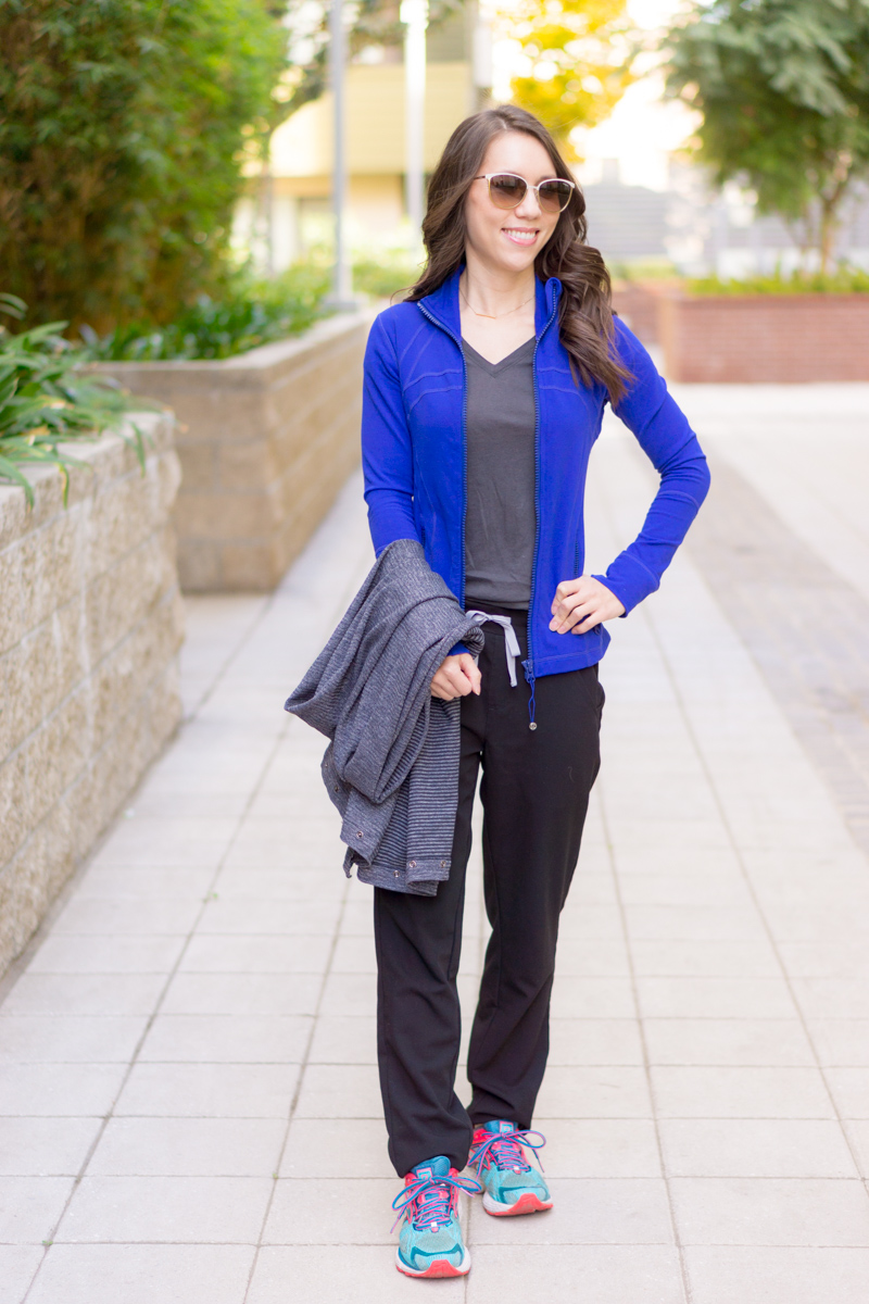 How To Wear Jogger Pants  Comfy travel outfit, Casual travel outfit,  Airport travel outfits