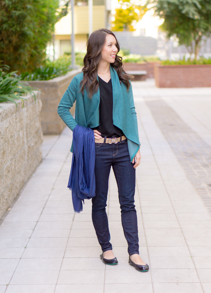 3 go-to travel outfits | What to wear on a plane | Comfy travel outfit ideas for women | Petite fashion style blog | holiday travel plans & guide | M. Gemi Cerchio sneakers review | Nordstrom street level Reversible tote | FIGS Jogger pants | underscrub tee | Bobeau wrap cardigan | dark wash jeans | striped tee | sweater blazer