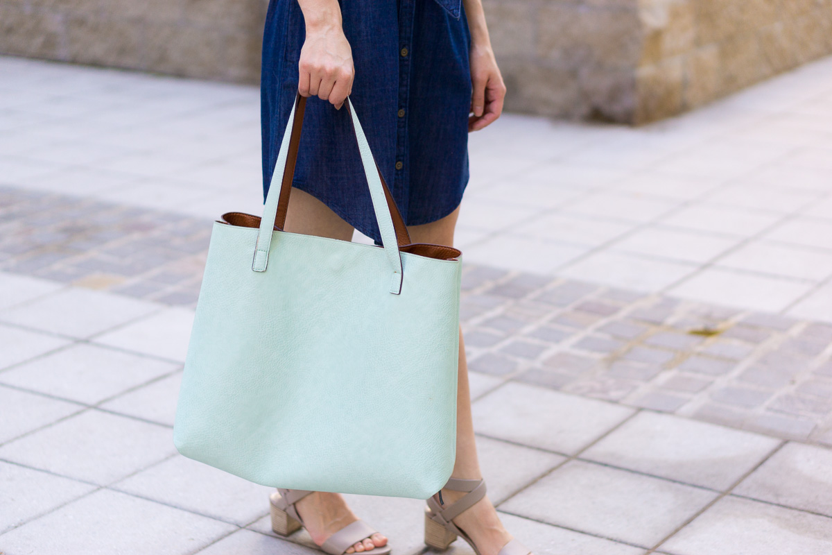 How to style chambray dress | casual to work settings | petite fashion and style blog | capsule wardrobe | spring outfit ideas | Kate Spade mint green handbag | mint green high heels | Nordstrom reversible tote bag | J. Crew Factory chambray tie waist dress | hot summer office style | business casual outfit ideas