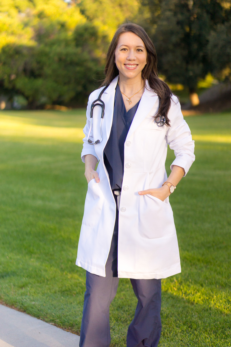 Healthcare Graduate Gift Ideas | Pharmacy student gift ideas | Medical student gift ideas | Nursing student gift ideas | Doctor gift ideas | Medelita Scrubs | Medelita white coat | best female fitted white coat for doctors physicians PA NP | ERKA stethoscope review | Medelita Baltic blue scrubs