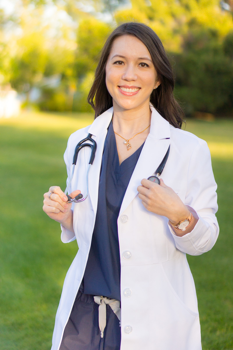 Healthcare Graduate Gift Ideas | Pharmacy student gift ideas | Medical student gift ideas | Nursing student gift ideas | Doctor gift ideas | Medelita Scrubs | Medelita white coat | best female fitted white coat for doctors physicians PA NP | ERKA stethoscope review | Medelita Baltic blue scrubs