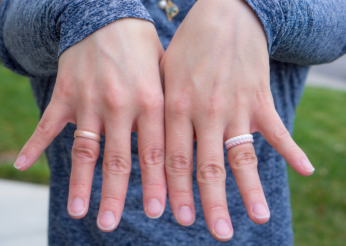 Enso Rings Review petite hand, healthcare professional, pharmacist and doctor why I chose silicone rings to a metal diamond band. Silicone rings are luxury, comfortable, safe and convenient. Petite Style Script