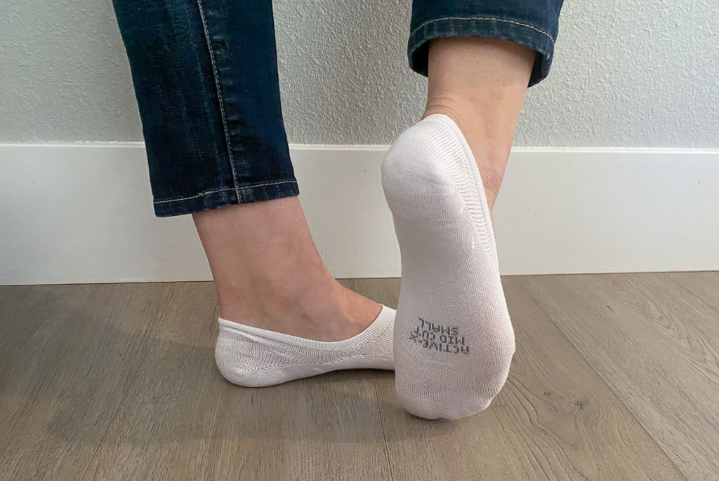 Best no show sock for women for ballet flats, loafters, heels. Sheec sock review. Petite Style Script blog. Petite women capsule wardrobe. Best women no-show sock for Tieks ballet flats. Best cushion for ballet flats. Secret 3.0 ultra low cut sock. Sockshion cushion review. Active X sock review.